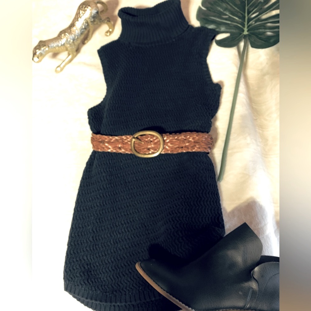 Lucy and Laurel Mini Navy Sweater Dress size Small